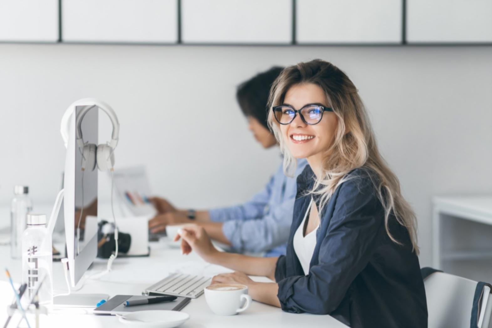 Professional workspace environment for financial scenario modeling consultations